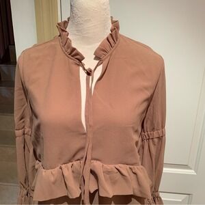 SALE!! $15 only. Missguided‎ Maternity top. Ruffled waist & bell ruffles. 8.